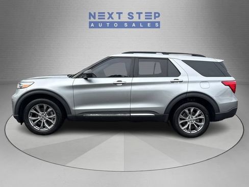 Used 2022 Ford Explorer XLT w/ Equipment Group 202A AWD/4WD image 4