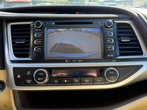 Used 2016 Toyota Highlander XLE AWD/4WD image 29