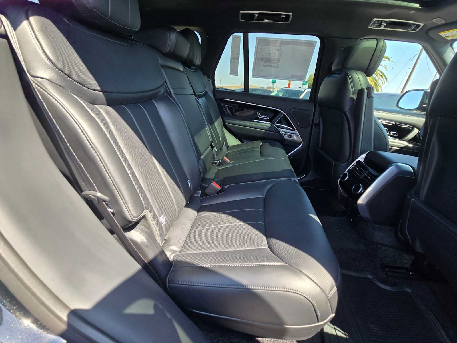 New 2025 Land Rover Range Rover SE AWD/4WD image 14