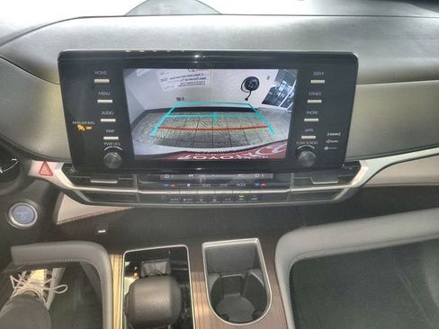 Used 2024 Toyota Sienna LE image 17