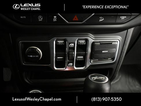 Used 2018 Jeep Wrangler Unlimited Sport S image 37