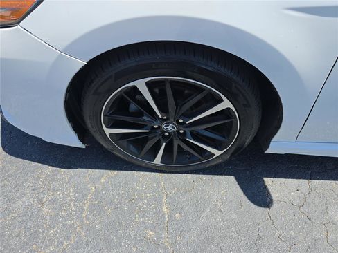 Used 2019 Toyota Camry XSE FWD image 10