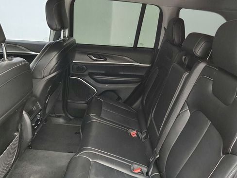 Used 2022 Jeep Grand Cherokee Limited image 18