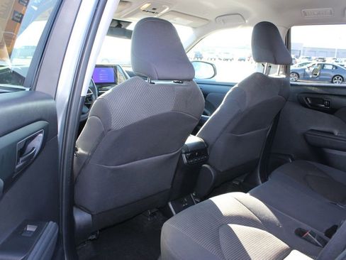 Used 2024 Toyota Highlander LE AWD/4WD image 26