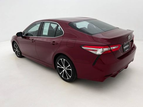 Used 2018 Toyota Camry SE image 9