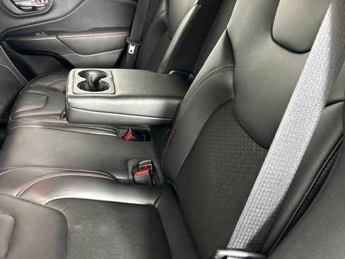 Used 2020 Jeep Cherokee Trailhawk image 28