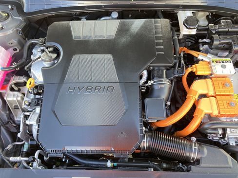 Used 2025 Hyundai Elantra Blue image 18