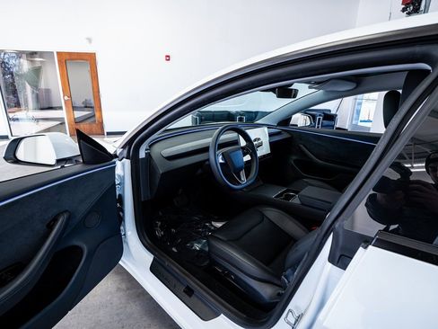 Used 2025 Tesla Model 3 Long Range image 33