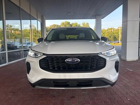 Used 2025 Ford Escape Active FWD image 2