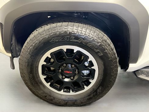 Used 2025 Toyota 4Runner TRD Off-Road Premium AWD/4WD image 13