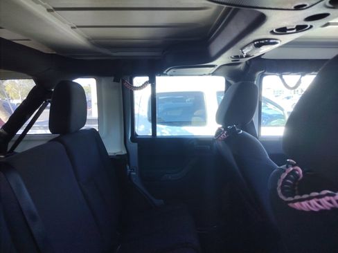 Used 2016 Jeep Wrangler Unlimited Sport image 9