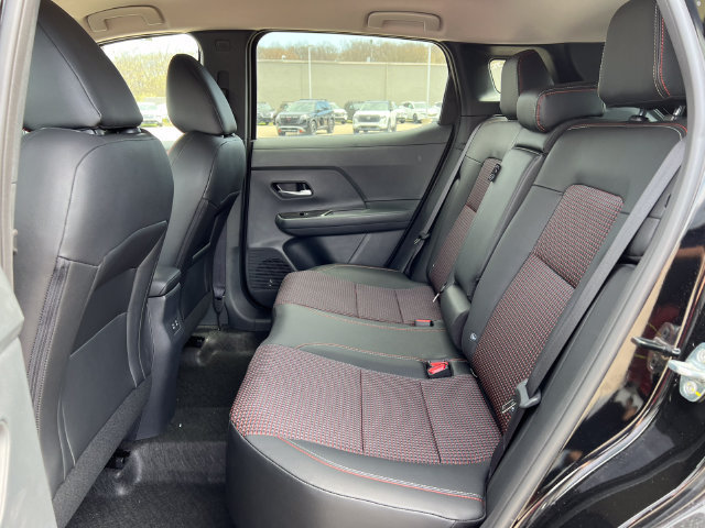 Used 2026 Nissan Kicks SR w/ Cold Weather Package FWD image 5