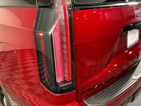 New 2026 Cadillac Escalade Platinum Sport w/ LPO, ONYX Package AWD/4WD image 17