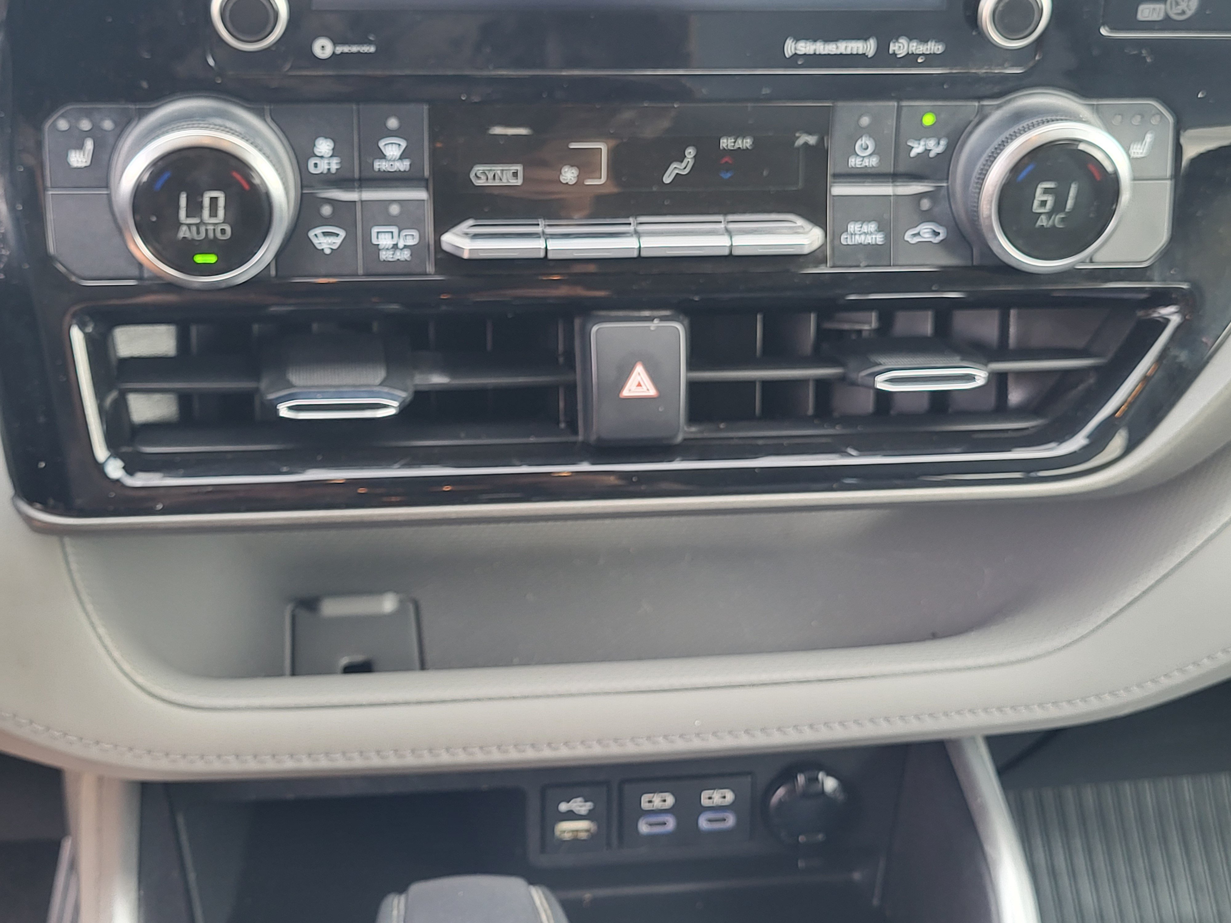 Used 2022 Toyota Highlander XLE AWD/4WD image 19