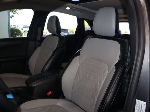 Certified 2023 Ford Escape Platinum w/ Premium Technology Package AWD/4WD image 32