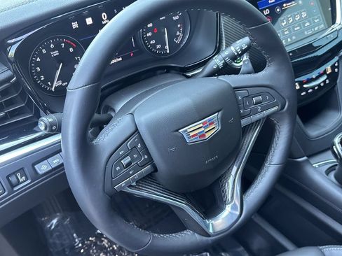 Used 2024 Cadillac XT6 Sport w/ Technology Package AWD/4WD image 11