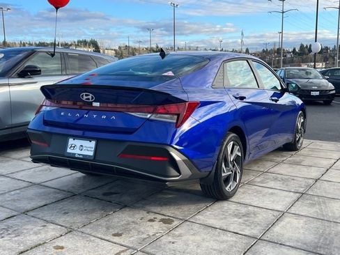Certified 2025 Hyundai Elantra Sport FWD image 9
