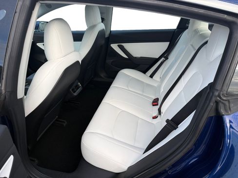 Used 2018 Tesla Model 3 Long Range image 16