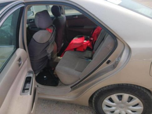Used 2005 Toyota Camry LE FWD image 25