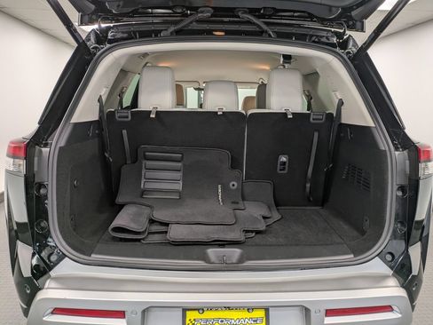Used 2025 Nissan Pathfinder SL AWD/4WD image 24