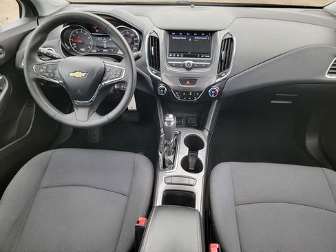 Used 2019 Chevrolet Cruze LT image 35
