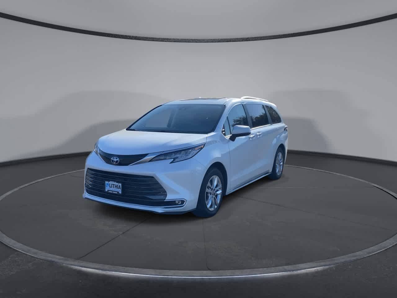 Certified 2024 Toyota Sienna Limited AWD/4WD image 5