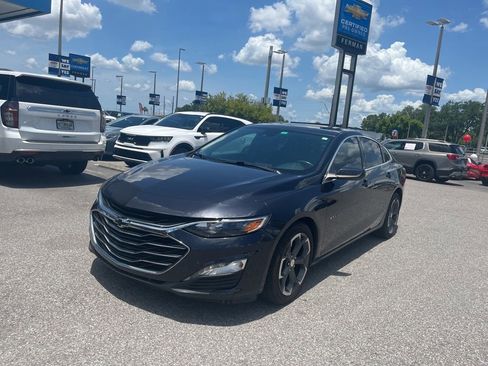 Used 2022 Chevrolet Malibu LT w/ Leather Package FWD image 2