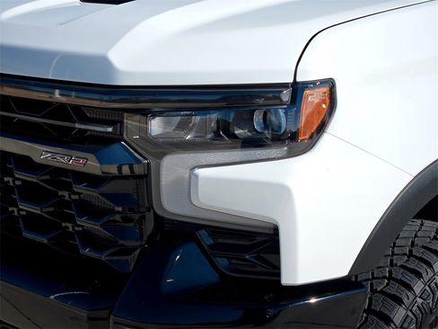 Used 2025 Chevrolet Silverado 1500 ZR2 image 3