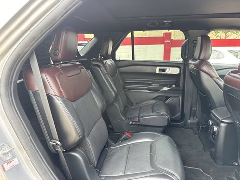 Used 2020 Ford Explorer Platinum w/ Premium Technology Package AWD/4WD image 34