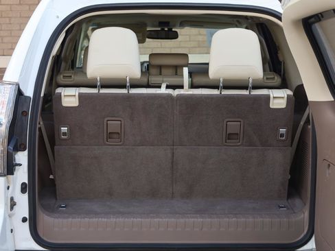 Used 2014 Lexus GX 460 w/ Premium Package AWD/4WD image 10