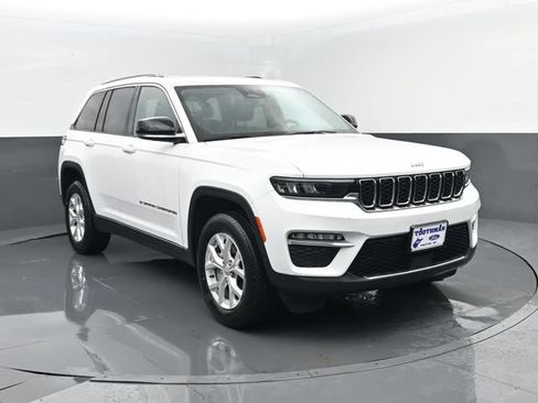 Used 2023 Jeep Grand Cherokee Limited AWD/4WD image 3