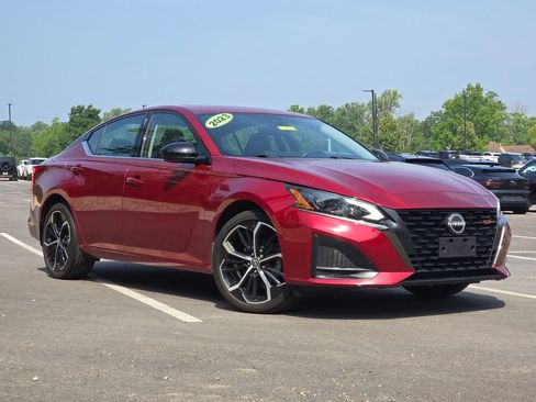 Used 2023 Nissan Altima 2.5 SR AWD/4WD image 1