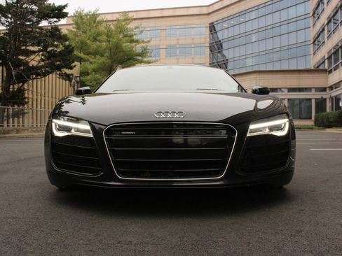 Used 2014 Audi R8 V8 w/ Enhanced Leather Package AWD/4WD image 6