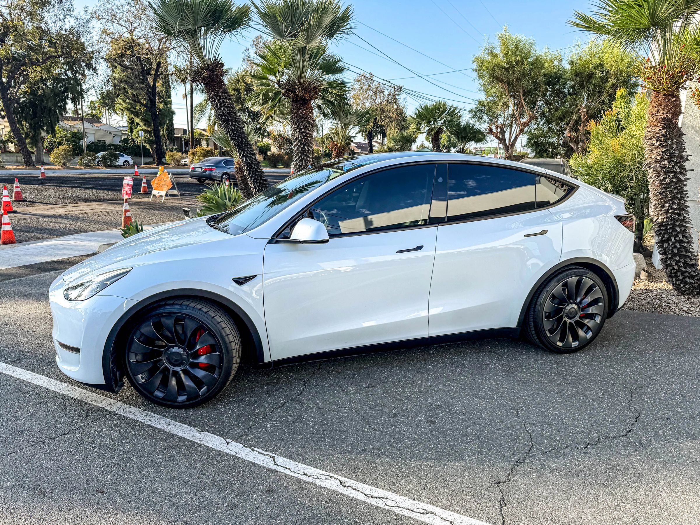 Used 2023 Tesla Model Y Performance AWD/4WD image 6