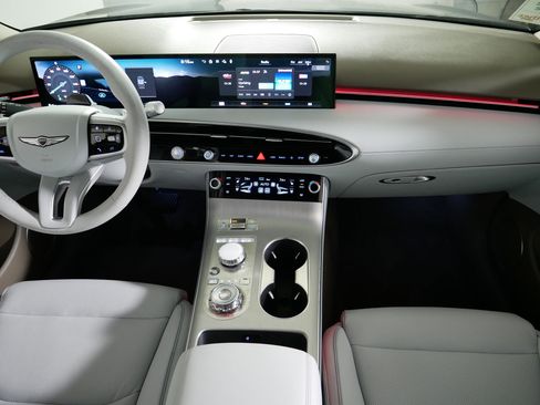 Certified 2026 Genesis GV70 2.5T Advanced AWD/4WD image 10