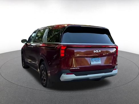 Used 2026 Kia Carnival FWD image 11