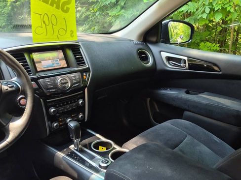 Used 2016 Nissan Pathfinder SV AWD/4WD image 14