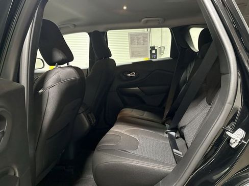 Used 2019 Jeep Cherokee Latitude w/ Popular Appearance Group FWD image 22