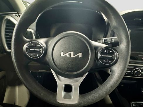 Used 2023 Kia Soul LX w/ LX Technology Package FWD image 11