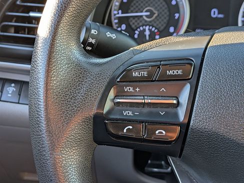 Used 2020 Hyundai Elantra SE image 16