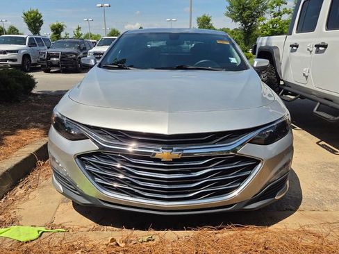 Used 2021 Chevrolet Malibu LT FWD image 2