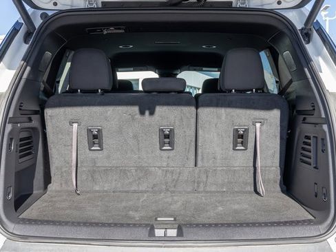 Used 2025 GMC Acadia Elevation image 15