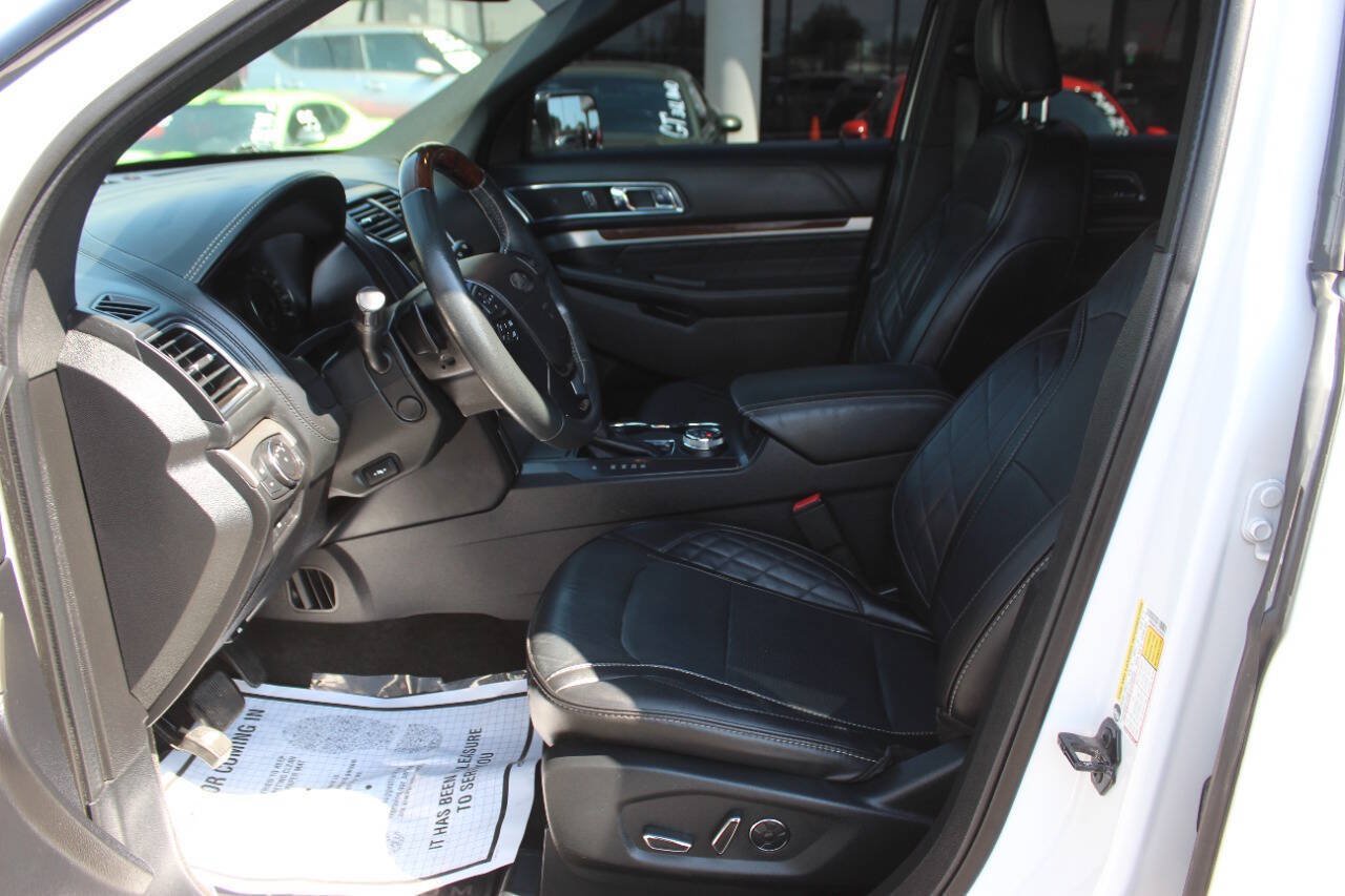 Used 2018 Ford Explorer Platinum AWD/4WD image 22