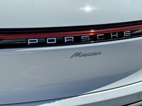 Certified 2026 Porsche Macan AWD/4WD image 27