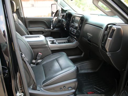 Used 2019 Chevrolet Silverado 2500 High Country w/ Duramax Plus Package AWD/4WD image 37