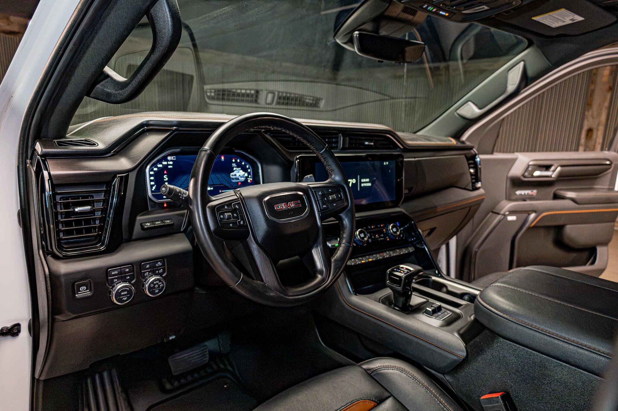 Used 2024 GMC Sierra 1500 AT4 w/ Technology Package AWD/4WD image 17