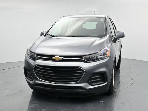 Used 2020 Chevrolet Trax LS FWD image 3