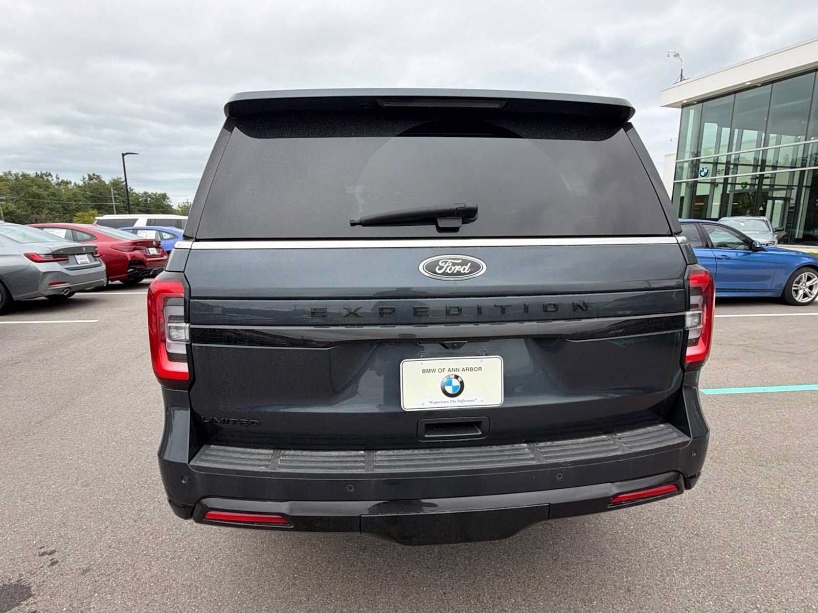 Used 2023 Ford Expedition Limited AWD/4WD image 10