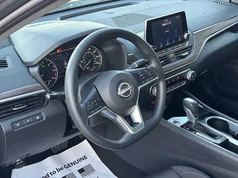 Used 2024 Nissan Altima 2.5 SV image 9
