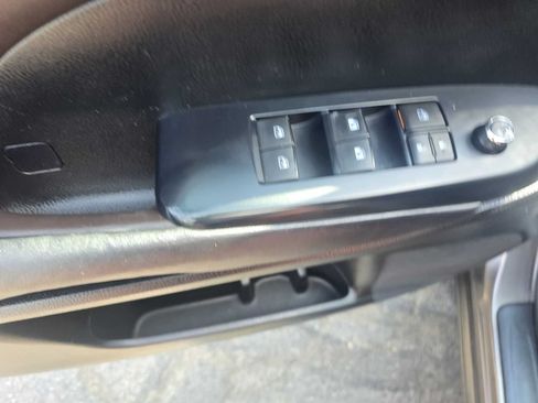 Used 2017 Toyota Highlander LE AWD/4WD image 22